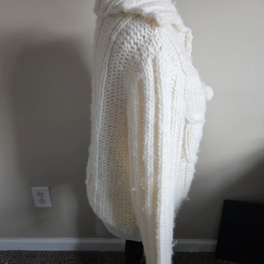 Elegant Cable Knit Cardigan - White